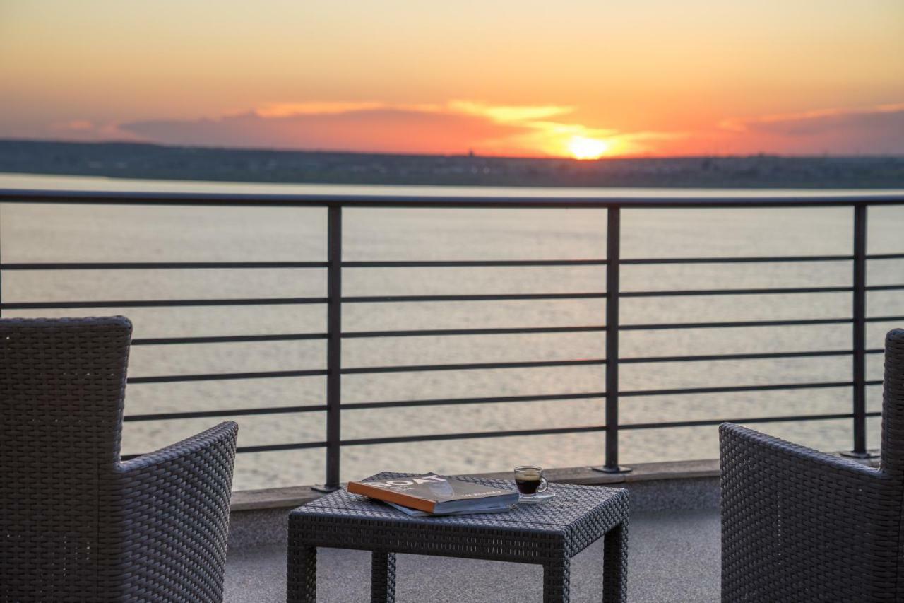 Lake Boutique Apartments & Rooms Mamaia Exteriör bild